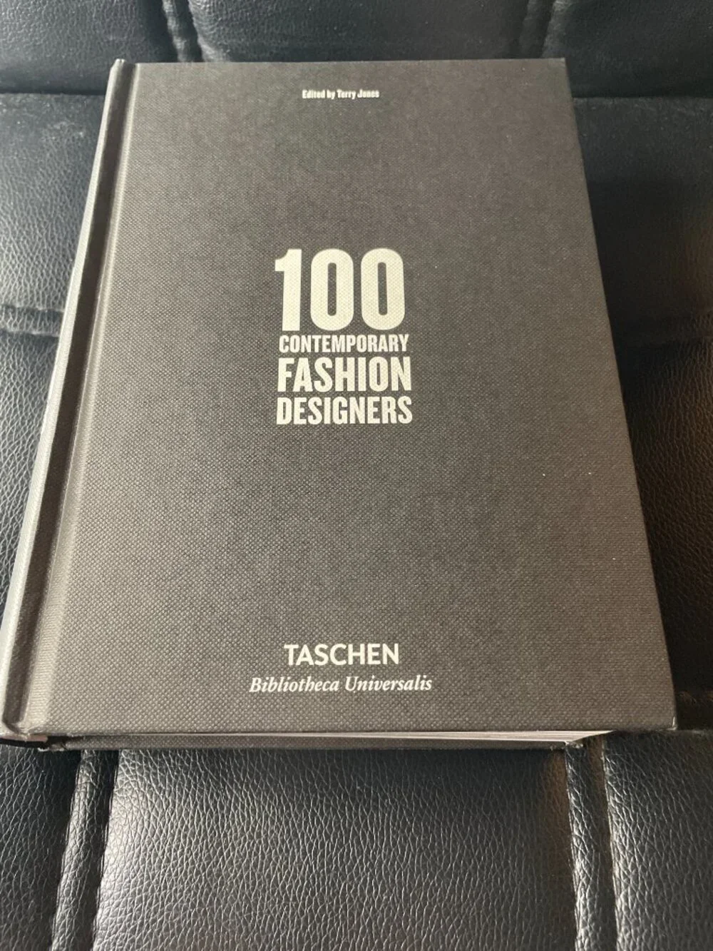100 Contemporary Fashion Designers-Hardcover